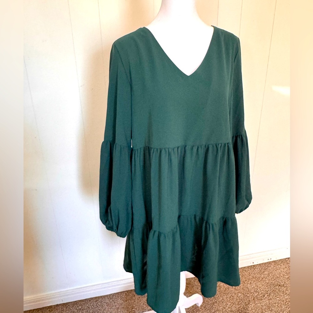 Emerald green tiered dress. Size M. Never worn.